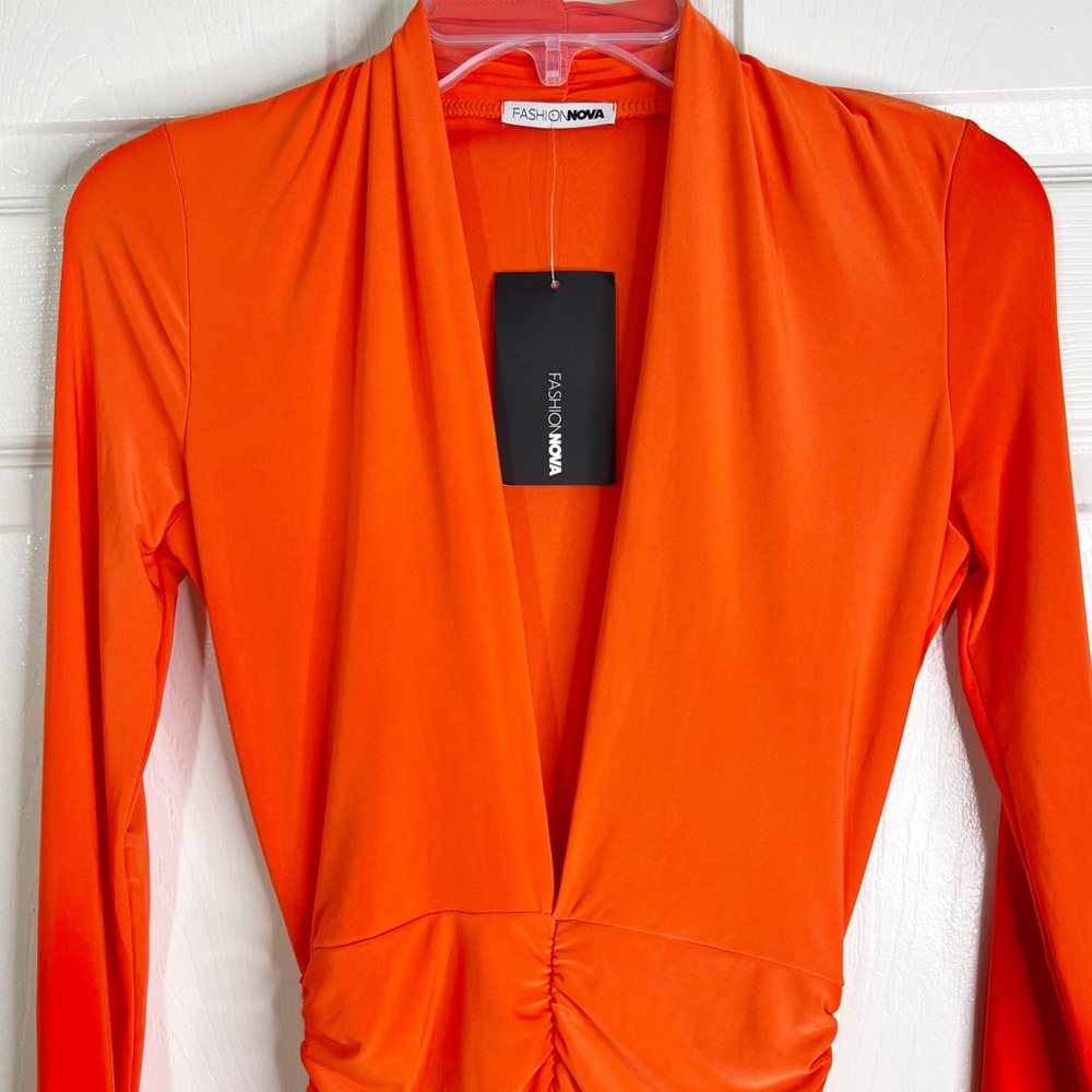 NWT Fashion Nova Deceiving Looks Ruched Romper Highlighter Orange Women’s Sz S - Picture 3 of 9